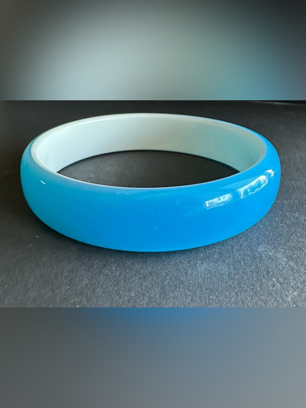 Vintage 1960s Mod Two-Tone Sky Blue & White Acrylic Bangle Bracelet
